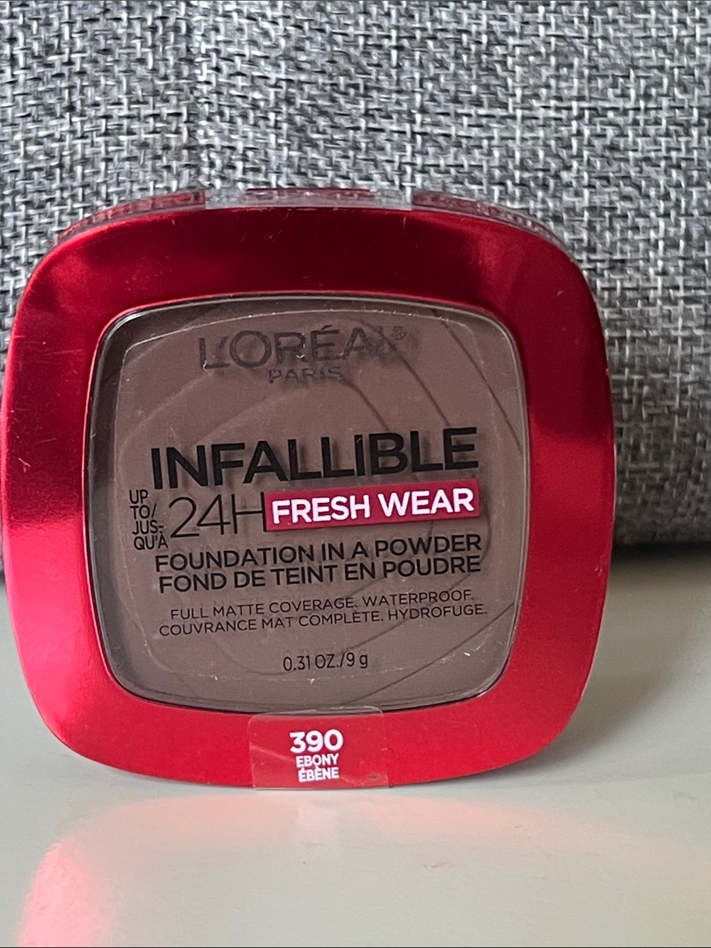 Infallible Fresh Wear Powder Foundation — 390 Ebony
